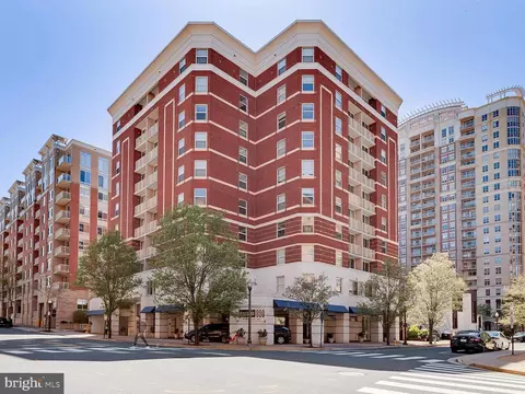 880 N Pollard St #621, Arlington, VA 22203