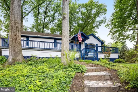 3324 Lorcom Ln, Arlington, VA 22207