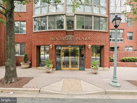 1045 N Utah St #2-404, Arlington, VA 22201