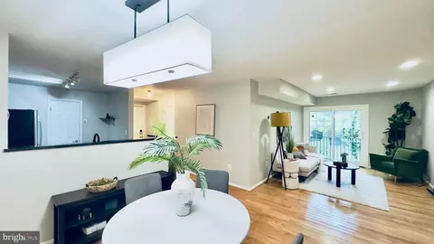2050 N Calvert St #106, Arlington, VA 22201