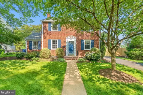 2705 N Somerset St, Arlington, VA 22213