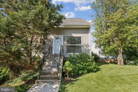 132 N Bedford St #B, Arlington, VA 22201