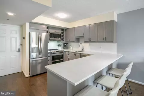 1001 N Randolph St N #1020, Arlington, VA 22201