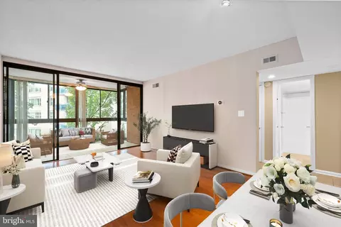 1001 Randolph St N #221, Arlington, VA 22201