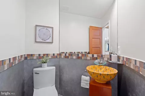 Bath - 4834 8th St S, Arlington, VA 22204 photo 2 of 3