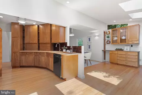 Kitchen - 4834 8th St S, Arlington, VA 22204 photo 1 of 6