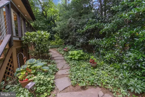 Exterior - 4834 8th St S, Arlington, VA 22204 photo 12 of 13