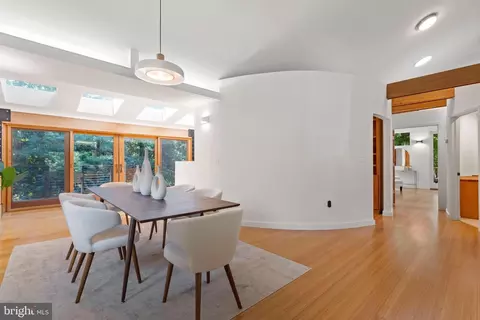 Dining - 4834 8th St S, Arlington, VA 22204 photo 3 of 3
