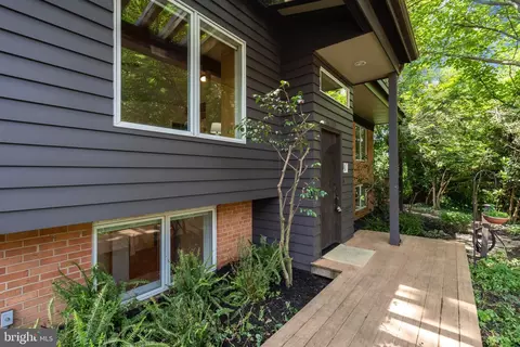 4834 8th St S, Arlington, VA 22204