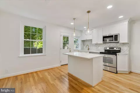 4516 34th St S, Arlington, VA 22206
