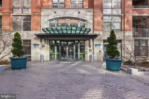 1021 N Garfield St #328, Arlington, VA 22201