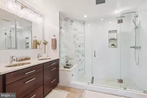 4410 S Pershing Ct, Arlington, VA 22204
