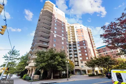 901 N Monroe St #801, Arlington, VA 22201