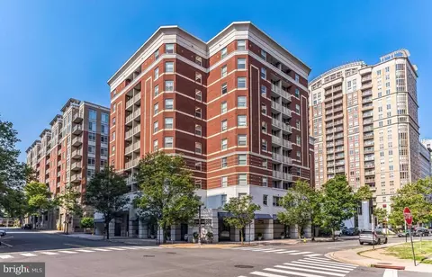 880 N Pollard St #702, Arlington, VA 22203