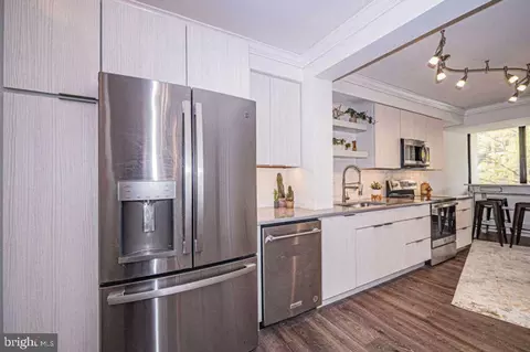 1805 Crystal Dr #403S, Arlington, VA 22202