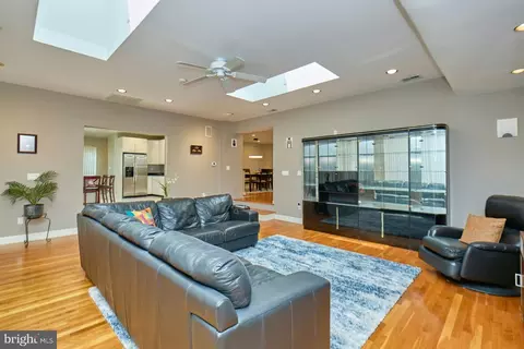 Living - 3820 Lorcom Ln, Arlington, VA 22207 photo 1 of 6