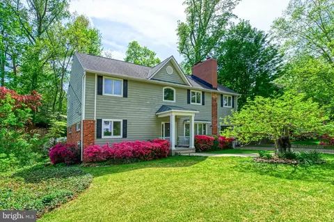 3820 Lorcom Ln, Arlington, VA 22207