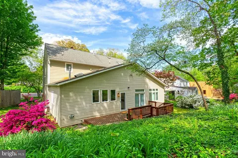 Exterior - 3820 Lorcom Ln, Arlington, VA 22207 photo 7 of 8