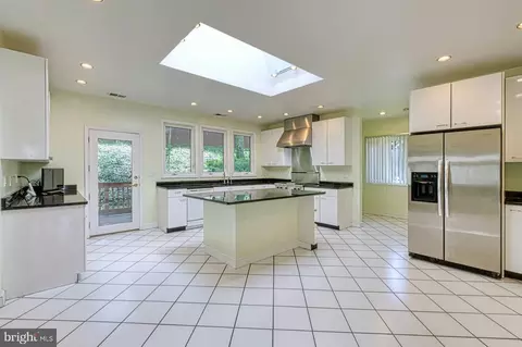 Kitchen - 3820 Lorcom Ln, Arlington, VA 22207 photo 2 of 10