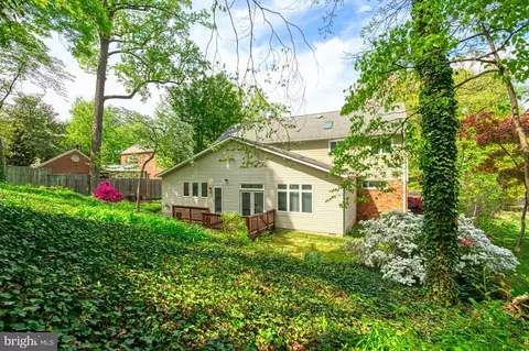 Exterior - 3820 Lorcom Ln, Arlington, VA 22207 photo 6 of 8