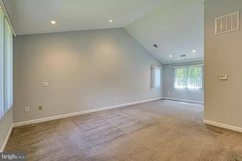Living - 3820 Lorcom Ln, Arlington, VA 22207 photo 4 of 6
