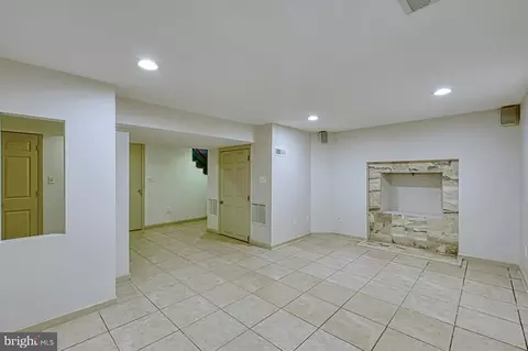 Living - 3820 Lorcom Ln, Arlington, VA 22207 photo 6 of 6