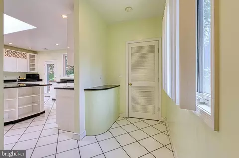 Entry Way - 3820 Lorcom Ln, Arlington, VA 22207 photo 4 of 7
