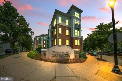 2465 Army Navy Dr #1-303, Arlington, VA 22206