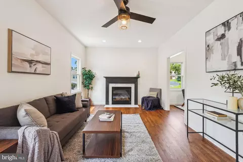 2142 N Dinwiddie St, Arlington, VA 22207