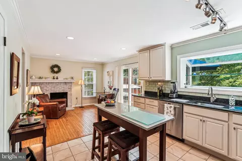 2446 S Walter Reed Dr #A, Arlington, VA 22206