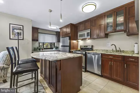 1200 S Arlington Ridge Rd #409, Arlington, VA 22202