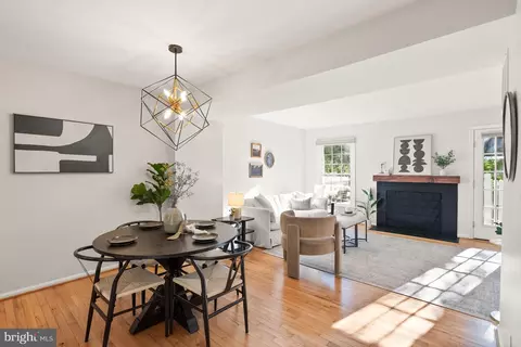 2905 S Woodstock St #C, Arlington, VA 22206