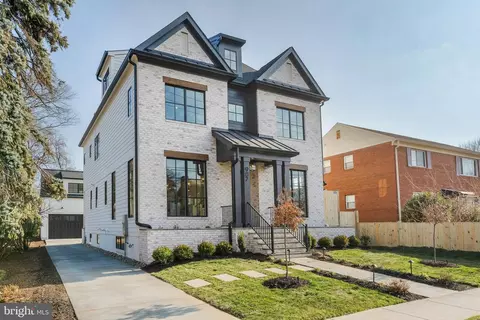 907 N Highland St, Arlington, VA 22201