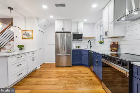 2806 S Abingdon St #A, Arlington, VA 22206