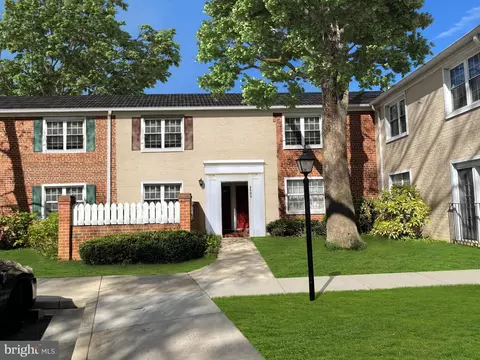 2505 S Walter Reed Dr #A, Arlington, VA 22206