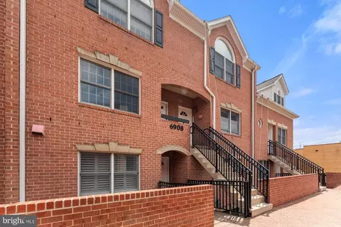 6908 Fairfax Dr #202, Arlington, VA 22213