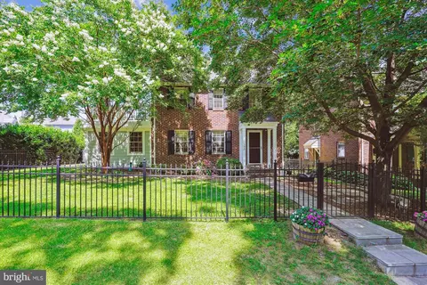 133 N Highland St N, Arlington, VA 22201