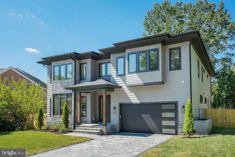 5225 Little Falls Rd, Arlington, VA 22207