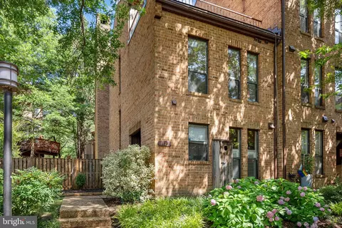 4425 7th St N, Arlington, VA 22203