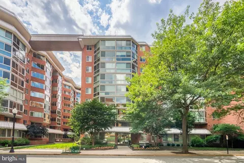1024 N Utah St #616, Arlington, VA 22201