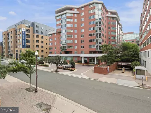 1001 N Vermont St #910, Arlington, VA 22201