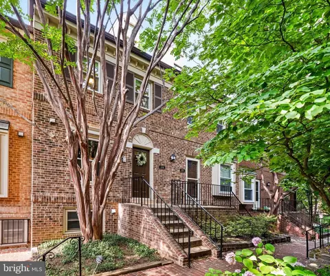 1120 N Taylor St #2, Arlington, VA 22201