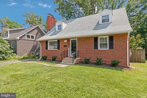 4752 6th St S, Arlington, VA 22204