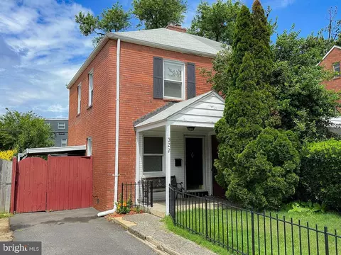 322 S Veitch St, Arlington, VA 22204