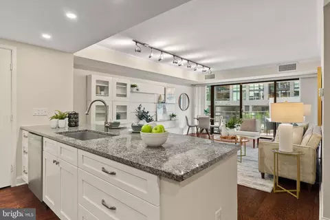 1530 Key Blvd #203, Arlington, VA 22209
