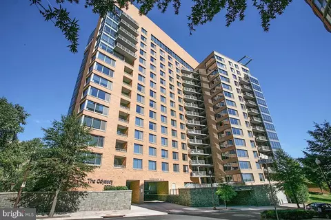 2001 15th St N #319, Arlington, VA 22201