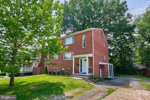 618 19th St S, Arlington, VA 22202