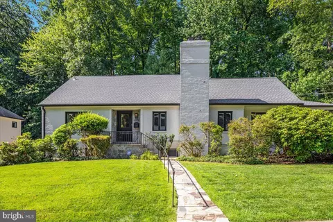 5124 37th St N, Arlington, VA 22207