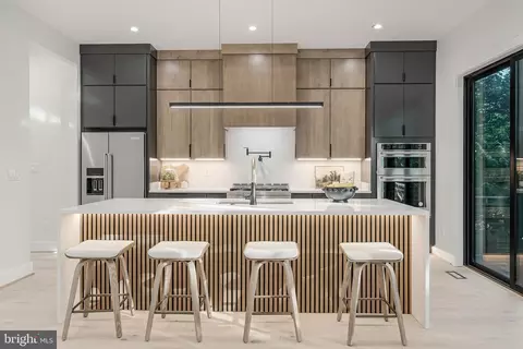 824 N Edison St, Arlington, VA 22205