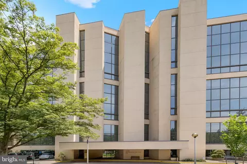 1101 S Arlington Ridge Rd #214, Arlington, VA 22202